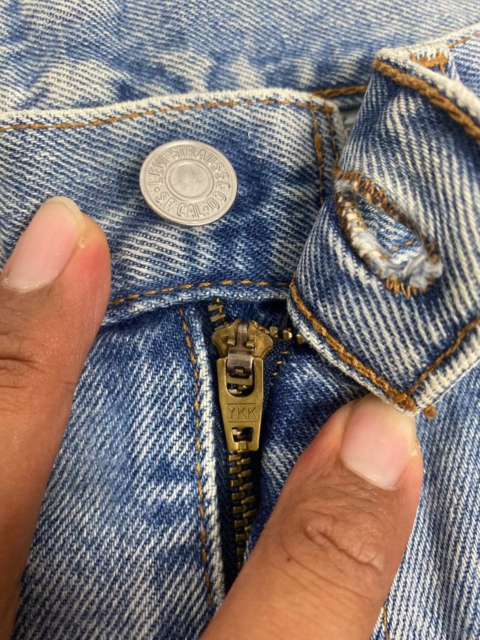 Levi's vintage levis 550 relaxed fit distressed denim Size US 31 - 12 Thumbnail