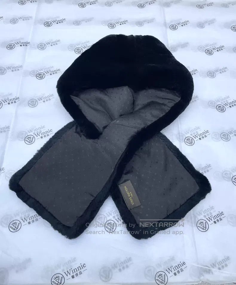 Louis Vuitton Louis Vuitton Black and pink jacquard logo fur scarf Size ONE SIZE - 2 Thumbnail