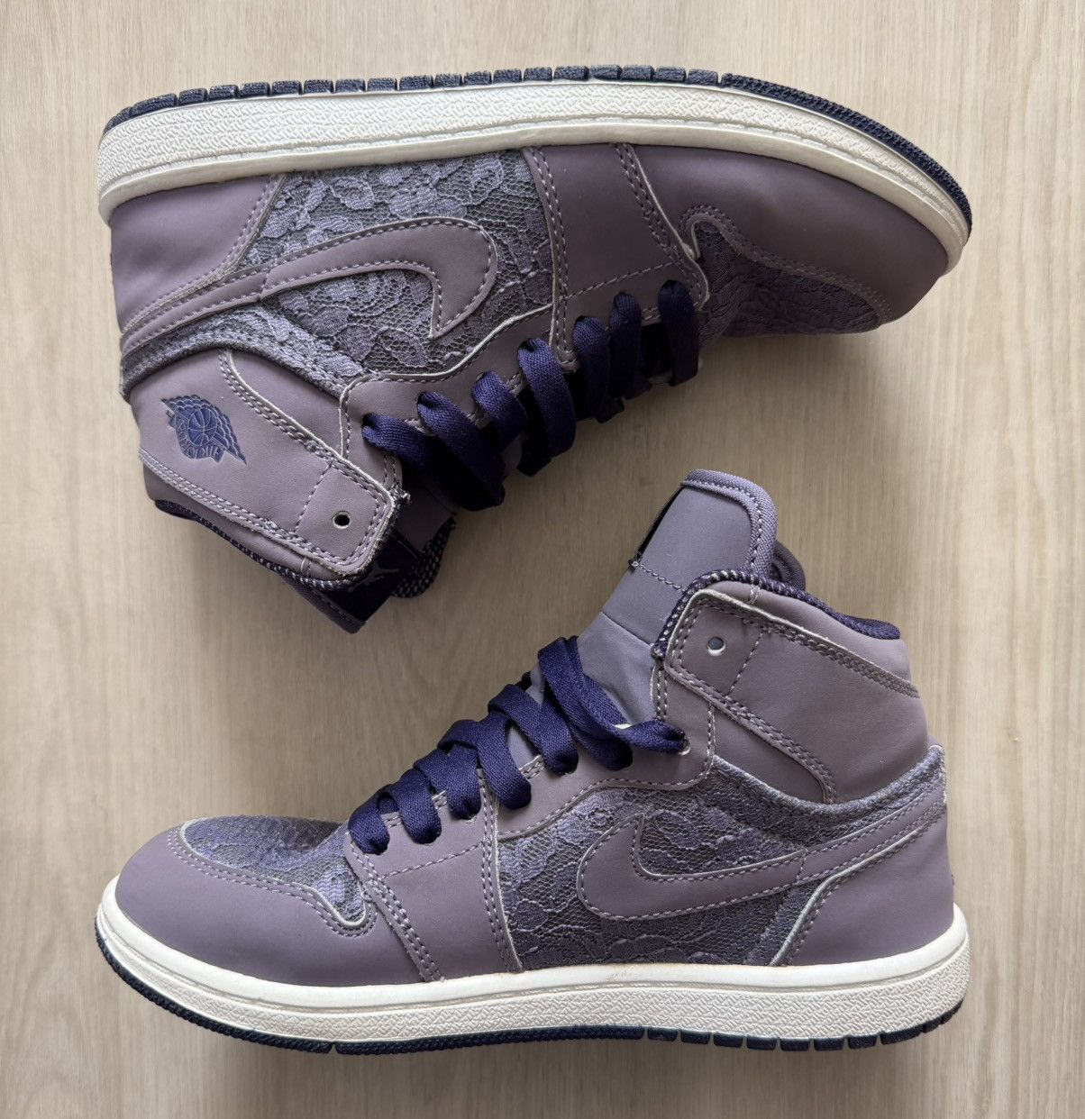 Nike 2010 Air Jordan 1 Purple Daybreak Lace Sz 2.5y w/ OG box Size US 5 / IT 35 - 3 Thumbnail