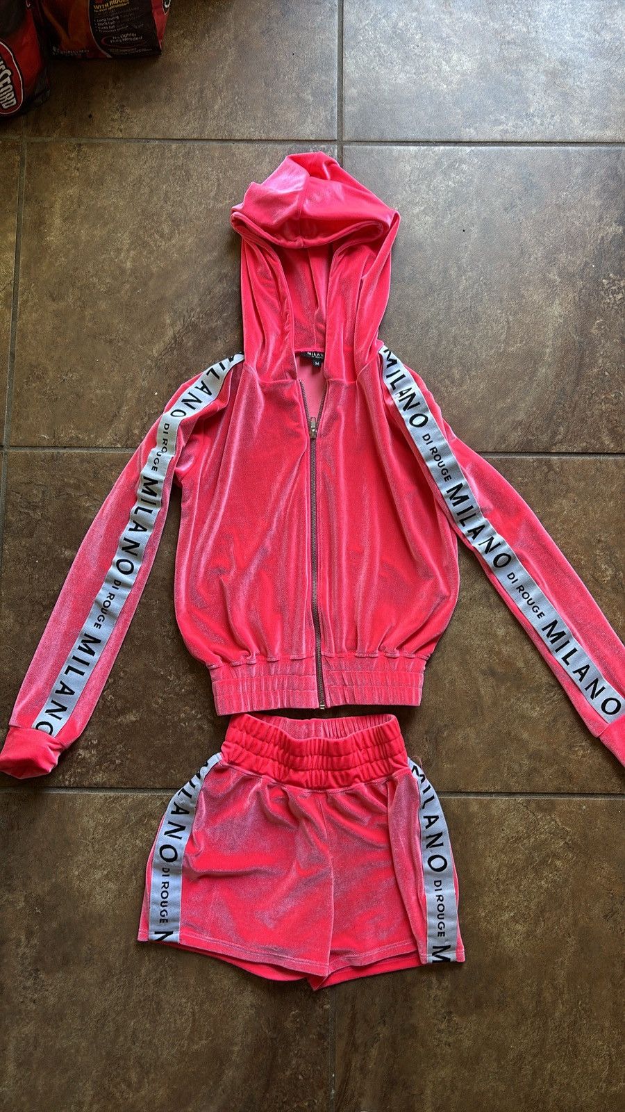 Other Milano De Rouge Pink Velour Jacket & Shorts Set Size M / US 6-8 / IT 42-44 - 1 Thumbnail