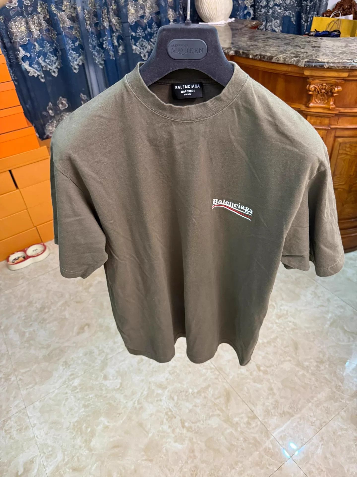 Balenciaga Balenciaga XS (L) T-Shirt Worn Twice Embroidered Logo Size US XS / EU 42 / 0 - 1 Thumbnail