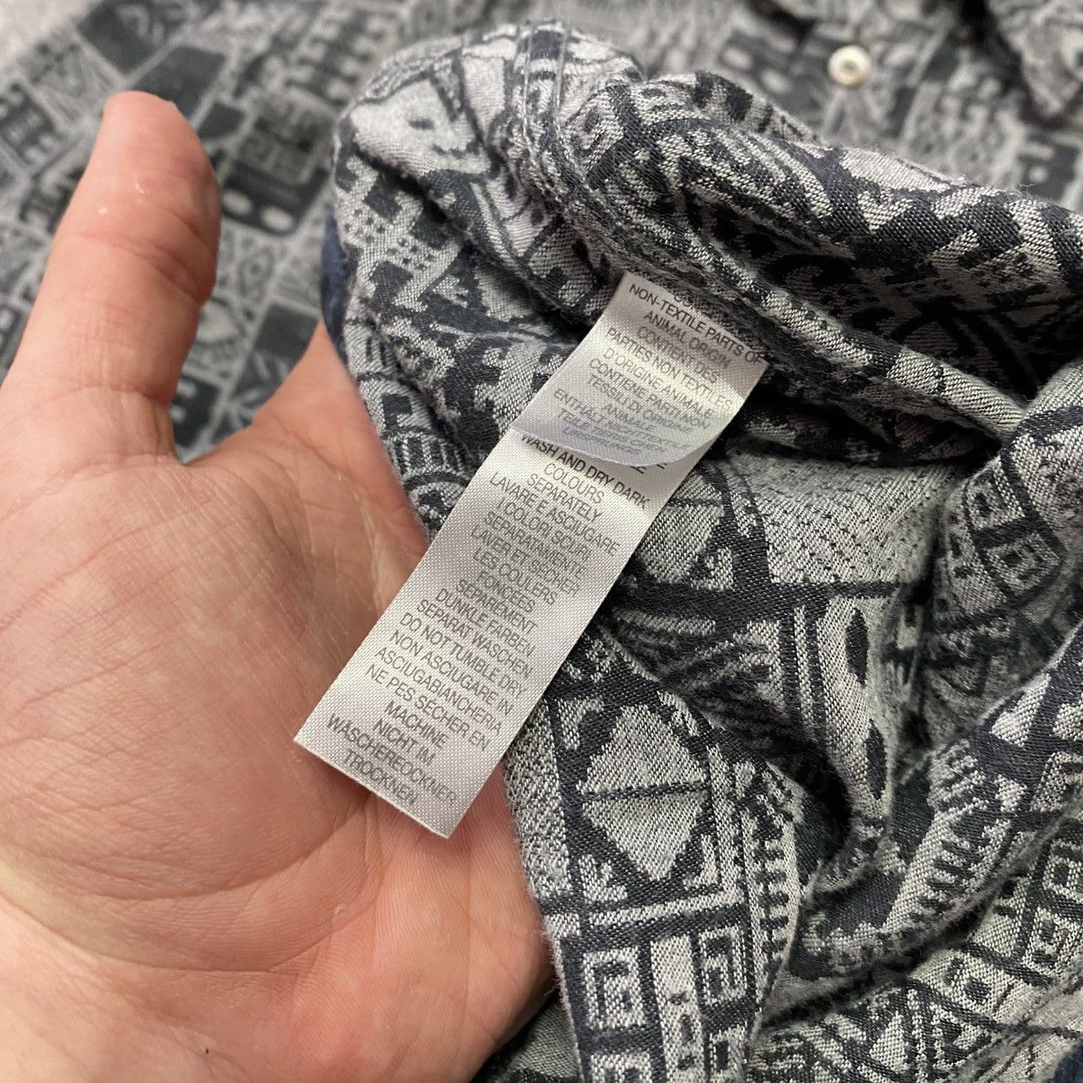 Paul Smith Luxury Paul Smith Graphic Button y2k shirt size S Size US S / EU 44-46 / 1 - 10 Thumbnail