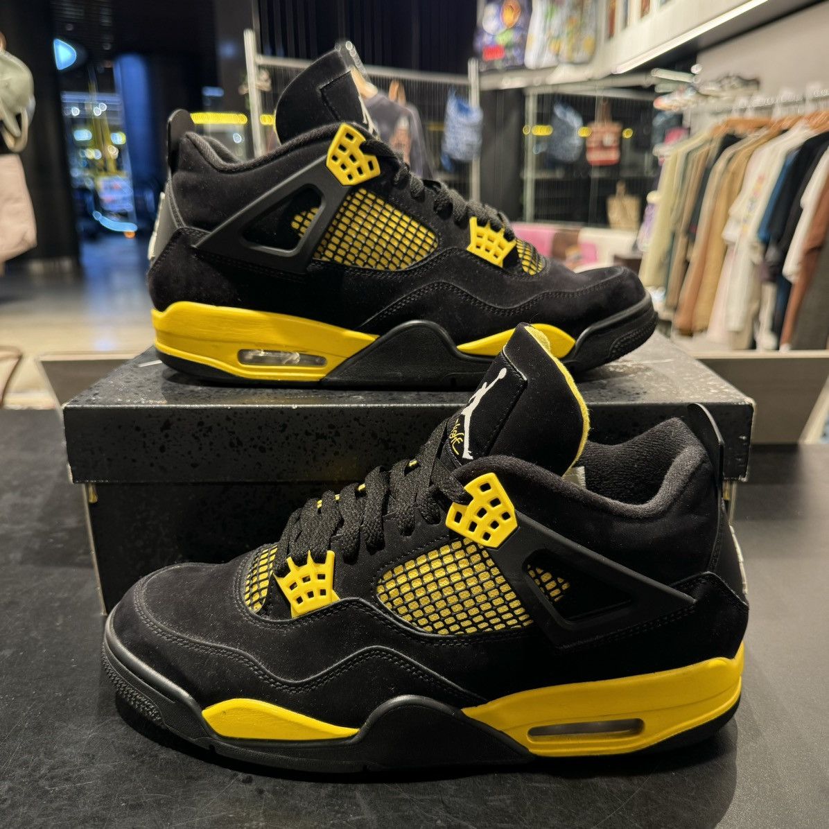 Jordan Brand Jordan 4 Retro Lightning Size US 10.5 / EU 43-44 - 2 Thumbnail