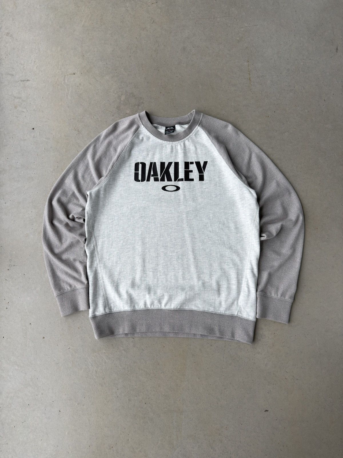 Vintage Oakley Spell Out Two Tone Crewneck Size US L / EU 52-54 / 3 - 1 Thumbnail