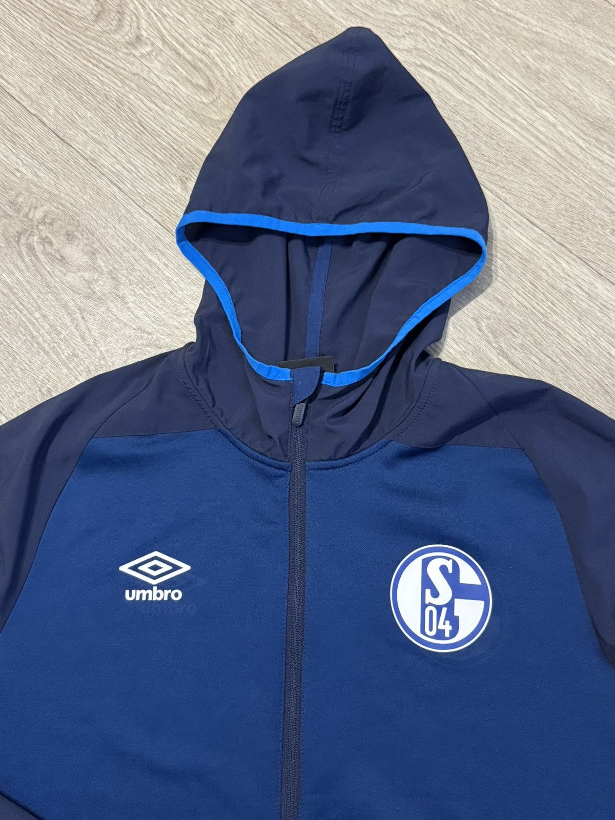 Umbro 🔷Umbro Schalke 04 2021/22 Soccer Light Jacket🔷 Size US L / EU 52-54 / 3 - 4 Thumbnail