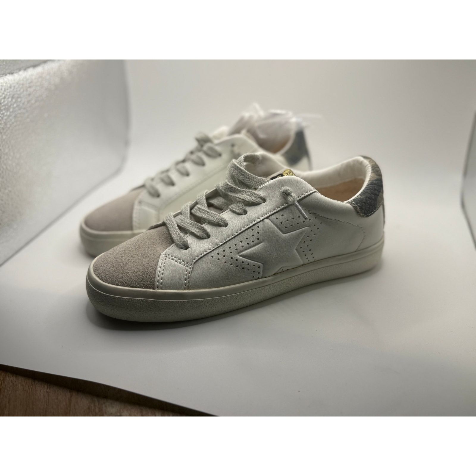 Vintage Havana Women’s Vintage Havana sneakers Golden Goose style Size 5.5 Size US 5.5 / IT 35.5 - 2 Thumbnail