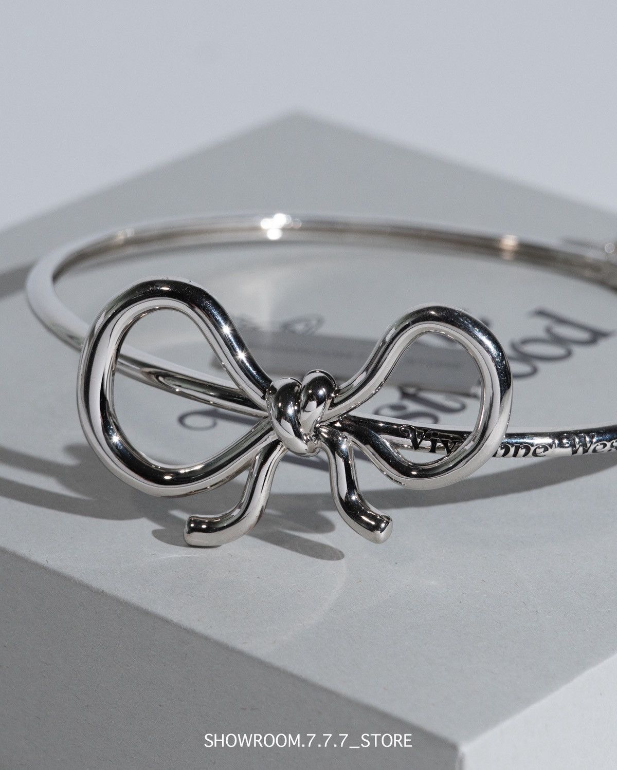 Vivienne Westwood Sage Choker