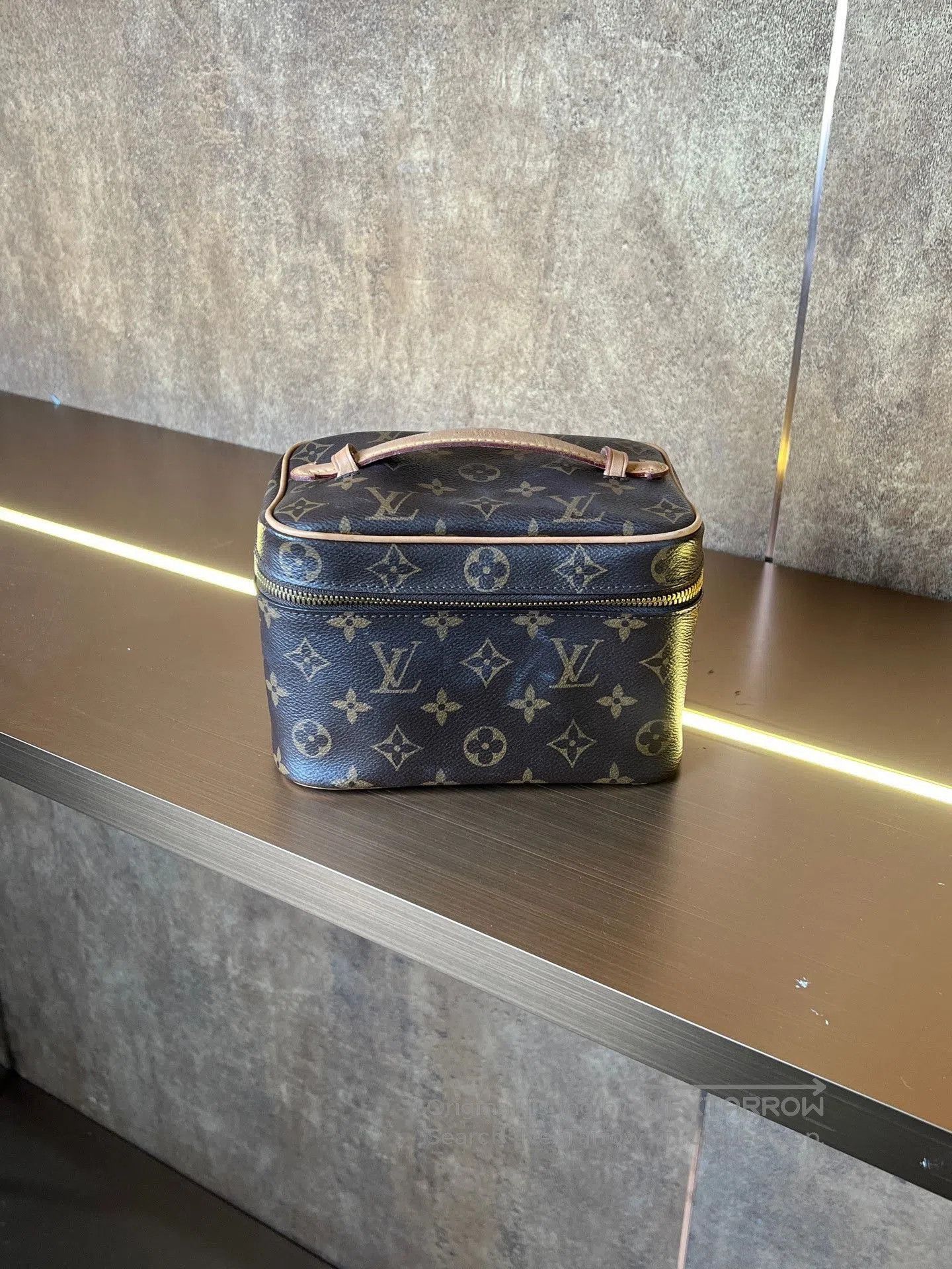 Louis Vuitton Louis Vuitton LV Cosmetic Bag Chip. Size ONE SIZE - 1 Thumbnail