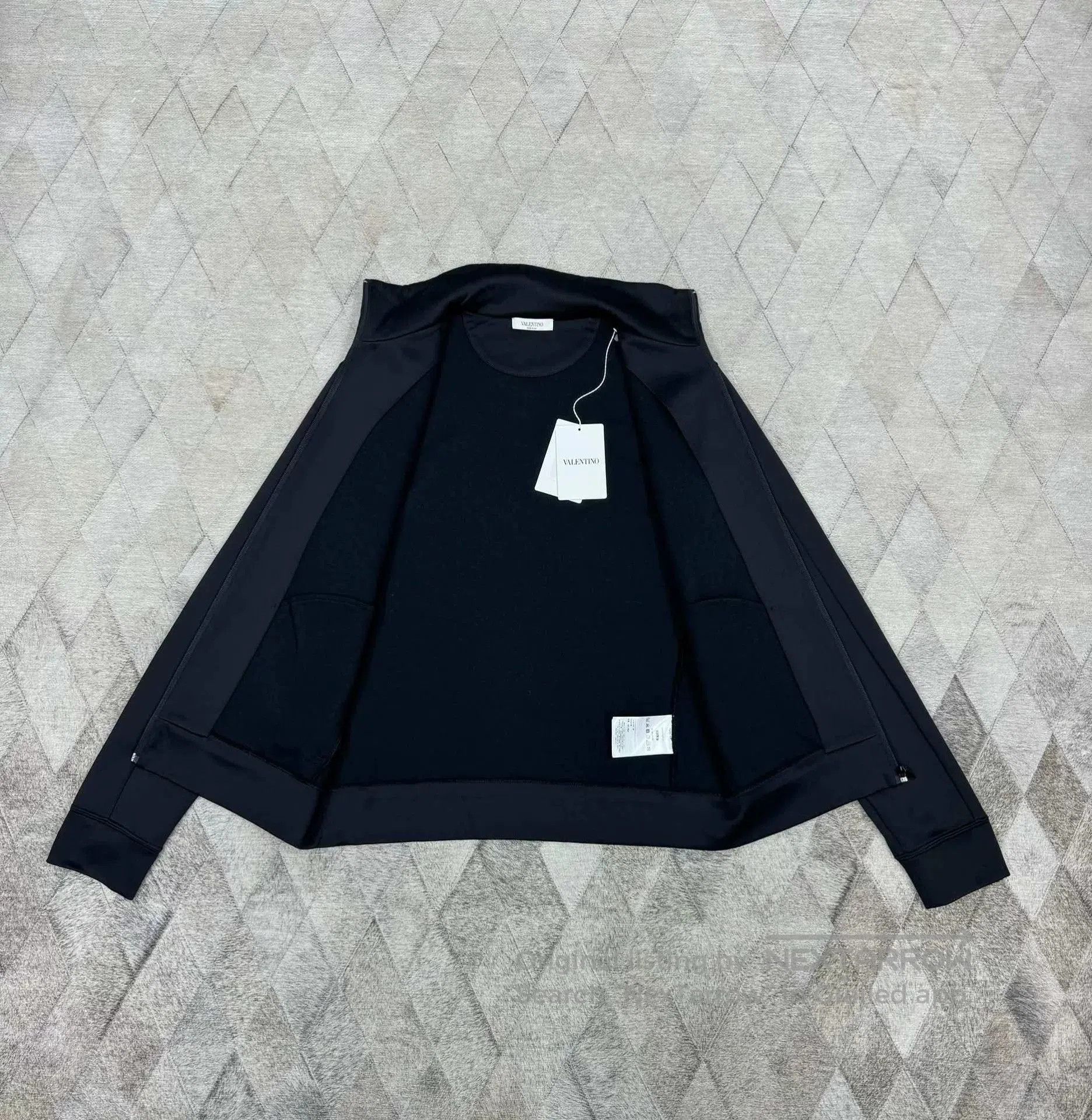 Valentino Valentino Classic Logo Coach Jacket. Size US XS / EU 42 / 0 - 5 Thumbnail