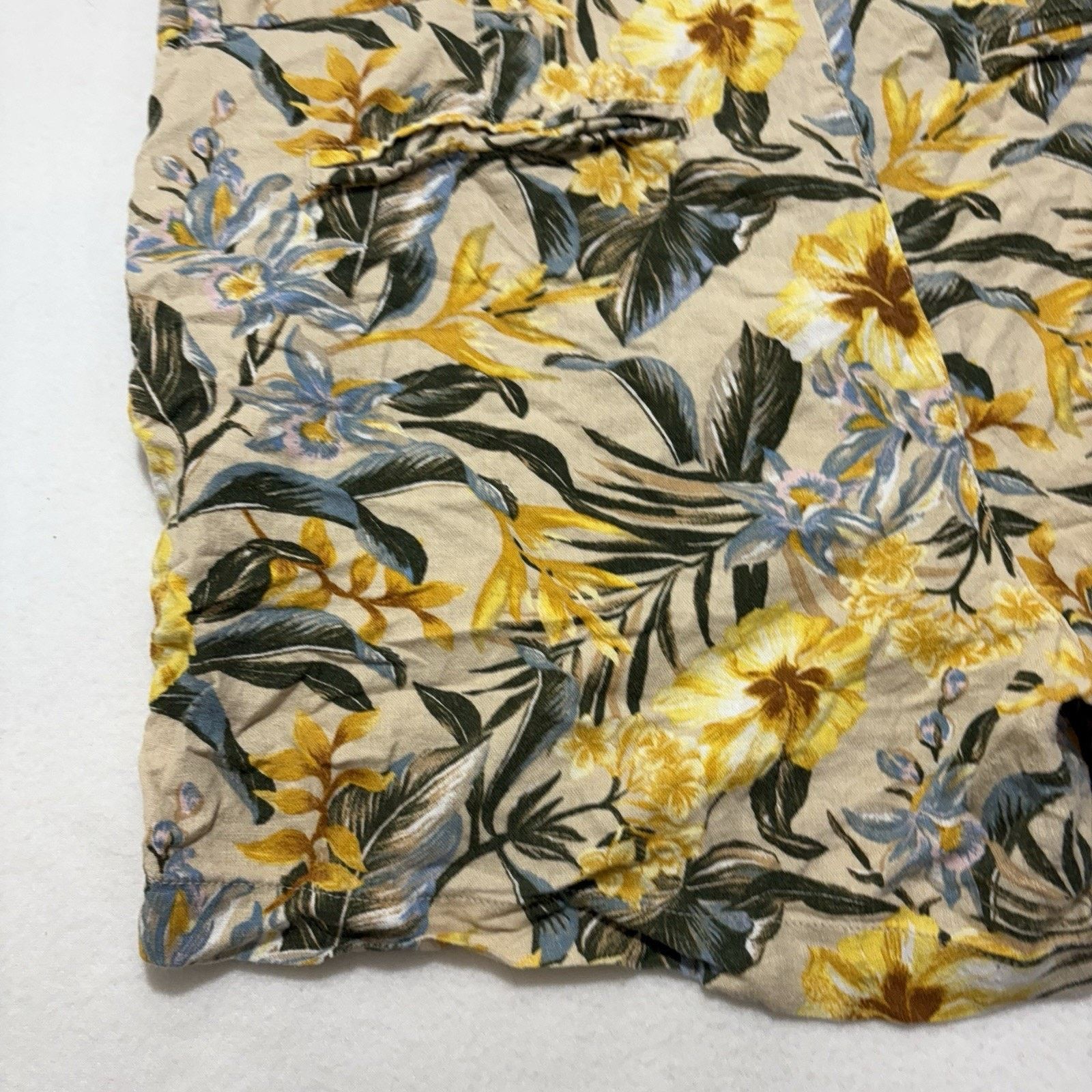 Old Navy Old Navy 20 Everyday Shorts 5" Inseam Yellow Hawaiian Floral Size 42" / US 20 - 14 Thumbnail