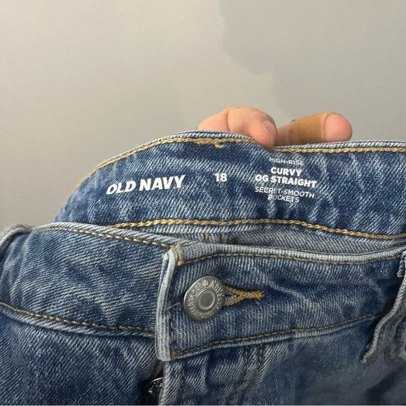 Old Navy Old Navy curvy High-Rise button fly OG straight shorts sz 18 Size 40" / US 18 - 3 Thumbnail