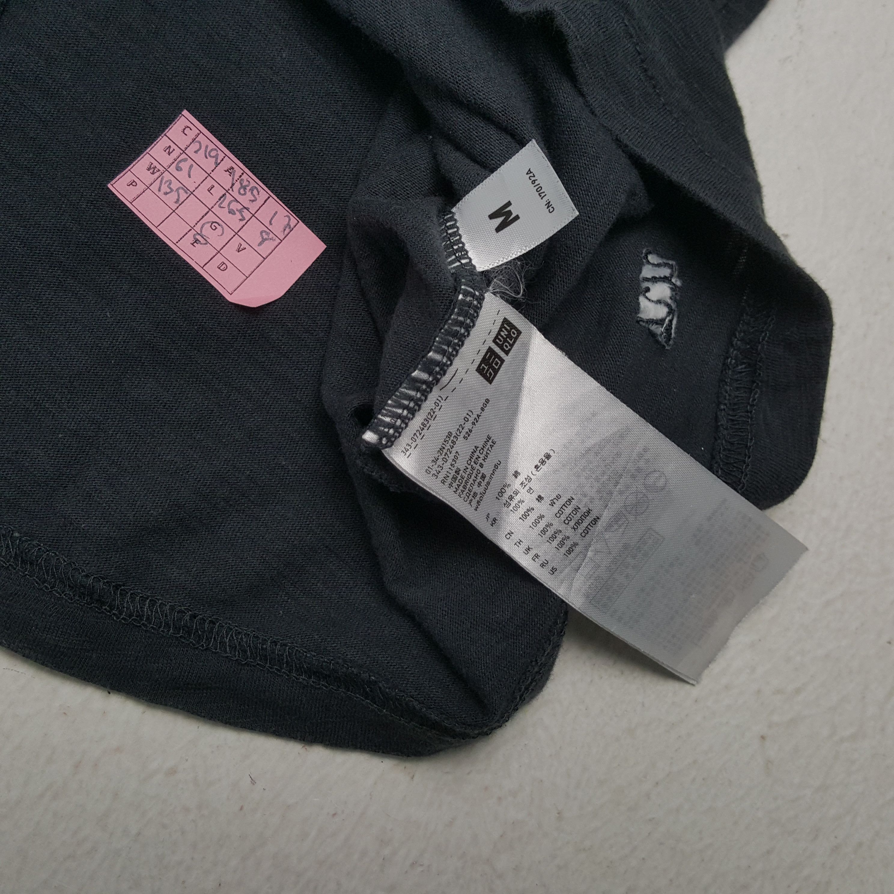 Japanese Brand UNIQLO UNDERCOVER Skulls Design Japanese Brand Tshirt Size US S / EU 44-46 / 1 - 4 Thumbnail
