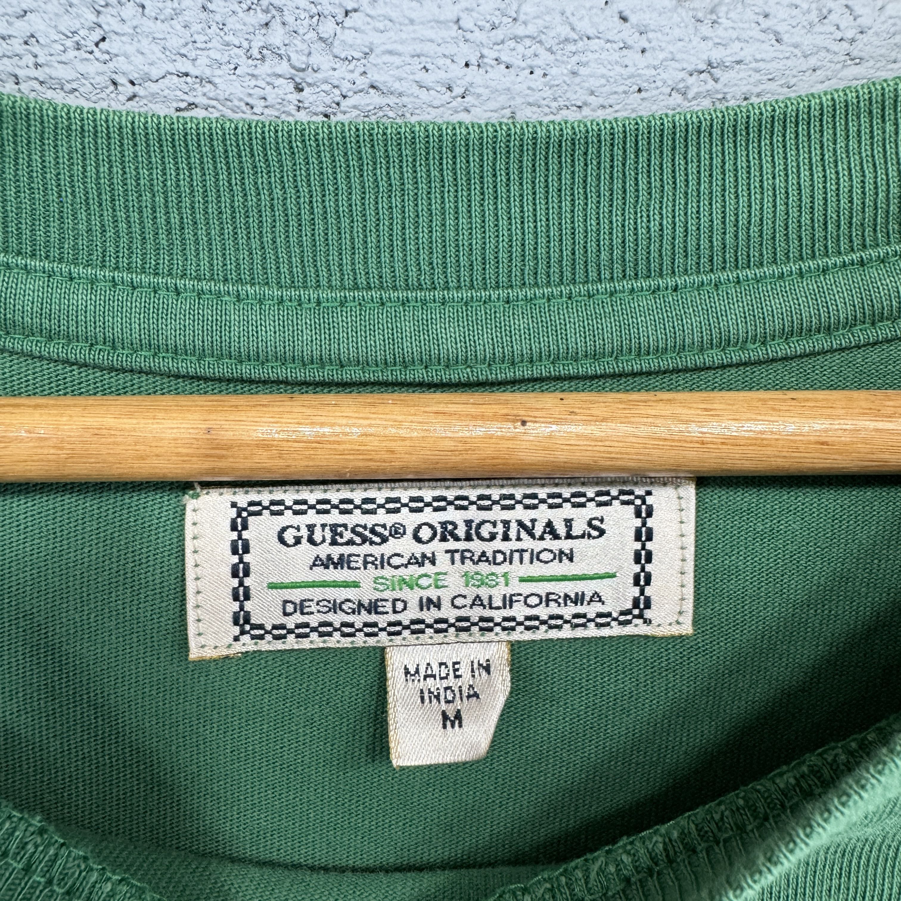Guess Vintage Guess Original Flag Logo Backhit Sunfaded Tshirt Size US M / EU 48-50 / 2 - 4 Thumbnail