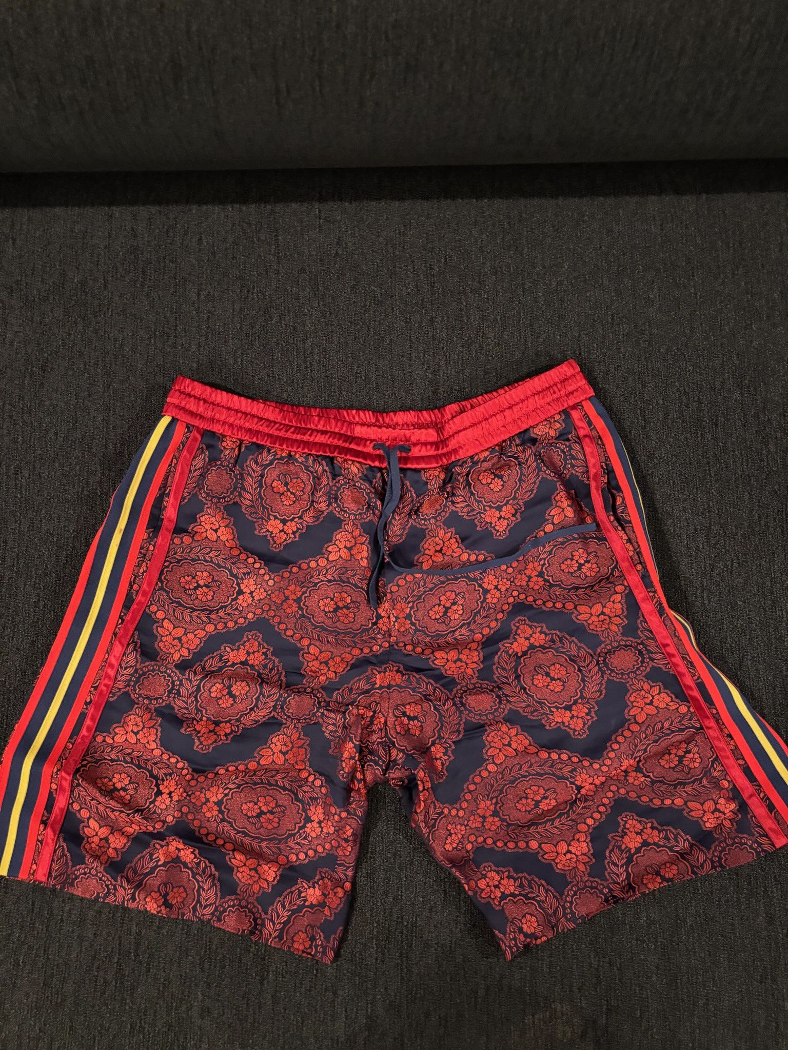 Gucci Gucci Red Floral Print Shorts Size US 32 / EU 48 - 1 Thumbnail
