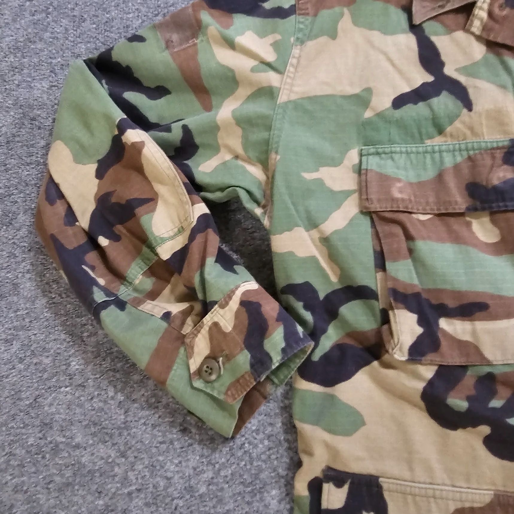 Vintage US Military Issued Shirt Men Medium Green Woodland Camo Combat Field Jacket Shirt Jacket Mens M Green Camouflage Military Jacket May Not be Accurate Size US M / EU 48-50 / 2 - 4 Thumbnail