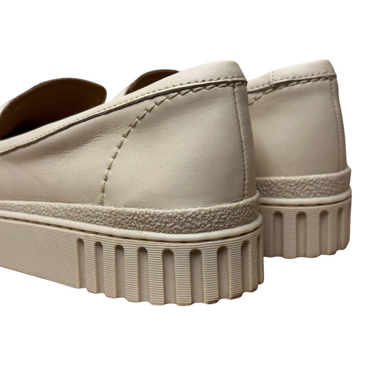Clarks Clarks Loafers Cream Leather Chunky Platform US 8 / EU 39 Size US 8 / IT 38 - 3 Thumbnail