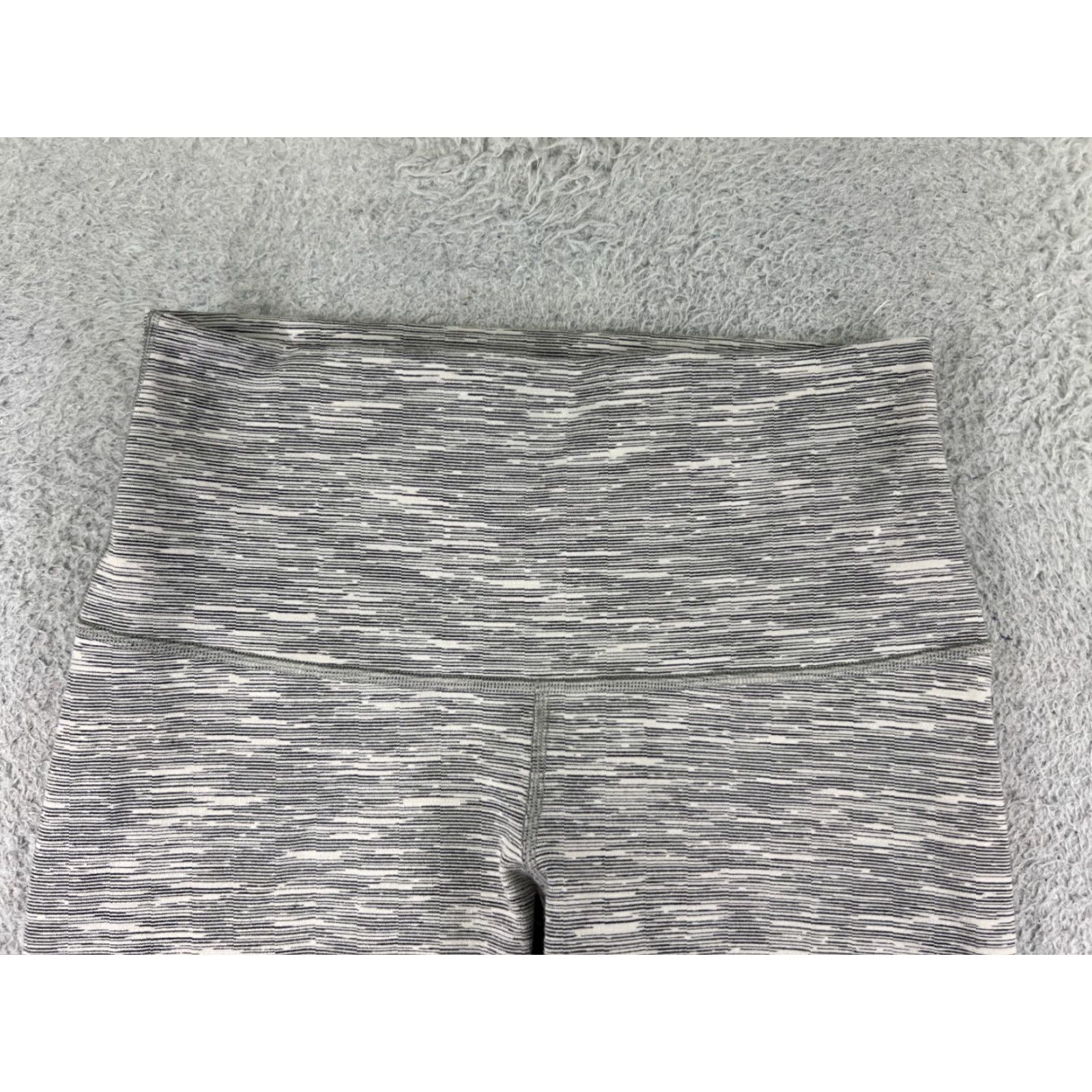 Lululemon Lululemon Leggings Womens Size 6 Gray Cropped Activewear Yoga Running Jogging Pockets Size 28" / US 6 / IT 42 - 4 Thumbnail