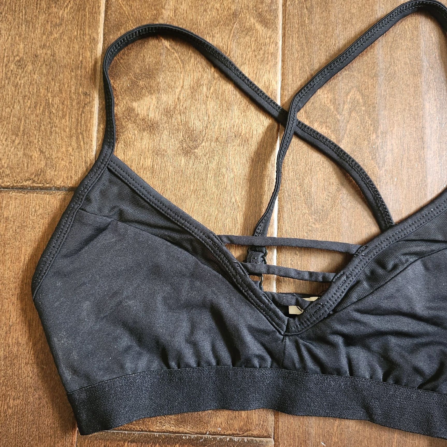 Forever 21 FOREVER 21 Women's Black Sports Bra XS Pullover Activewear Yoga Bra Womens XS Black Sports Bra Size ONE SIZE - 3 Thumbnail