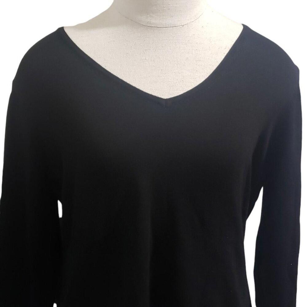 Designer CT1972 T Tahari Black Lightweight V-neck Sweater L/G Size L / US 10 / IT 46 - 2 Thumbnail
