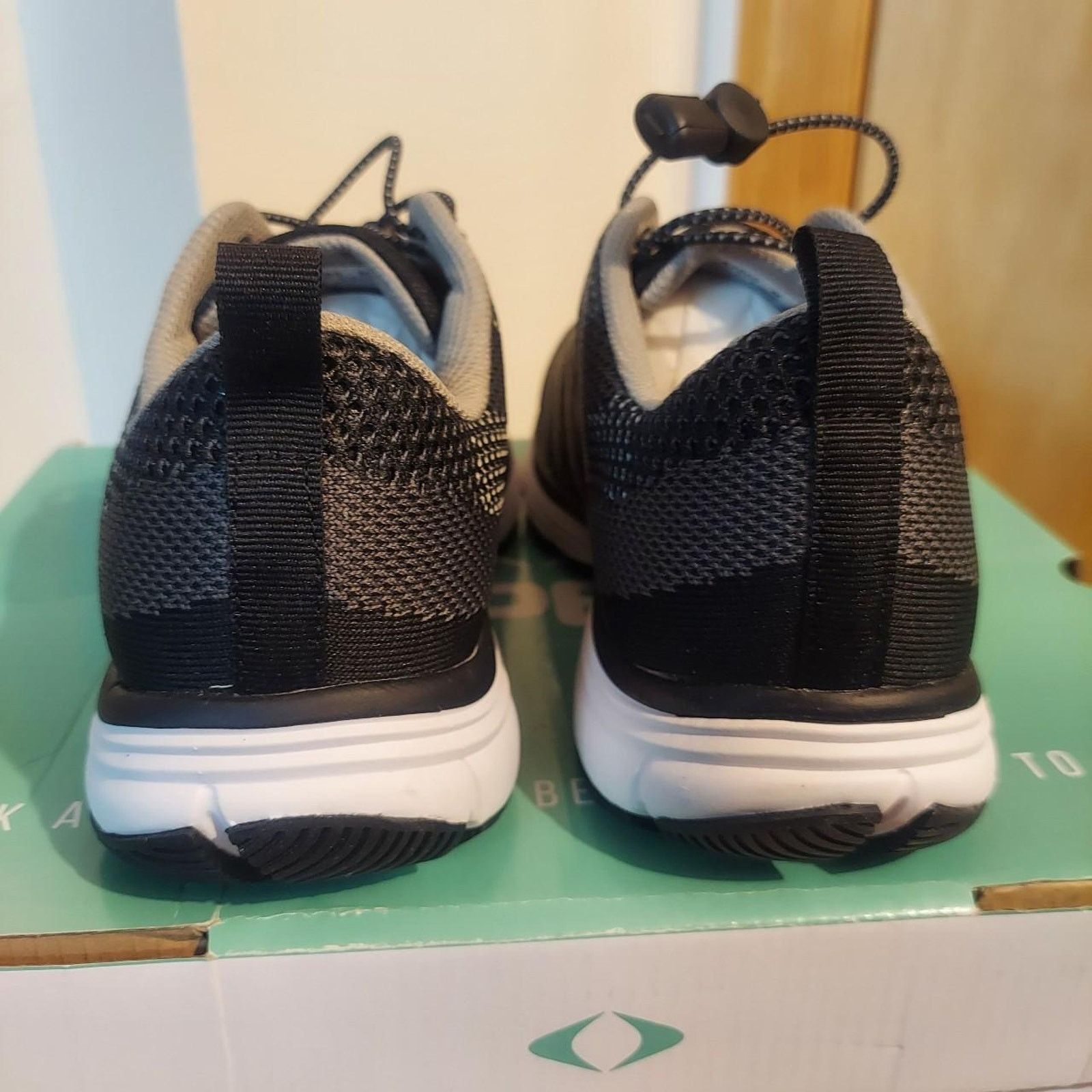 Apex Apex Bolt A7000 Men's US 7 X-Wide Knit Running Sneakers NWOT Size US 7 / EU 40 - 3 Thumbnail
