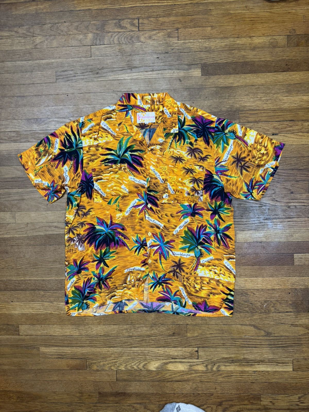 Vintage Vintage Silky Hawaiian Shirt Size US L / EU 52-54 / 3 - 1 Thumbnail