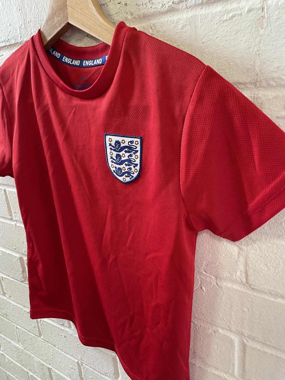 Designer England Football Red Short Sleeve T-Shirt Size US M / EU 48-50 / 2 - 2 Thumbnail