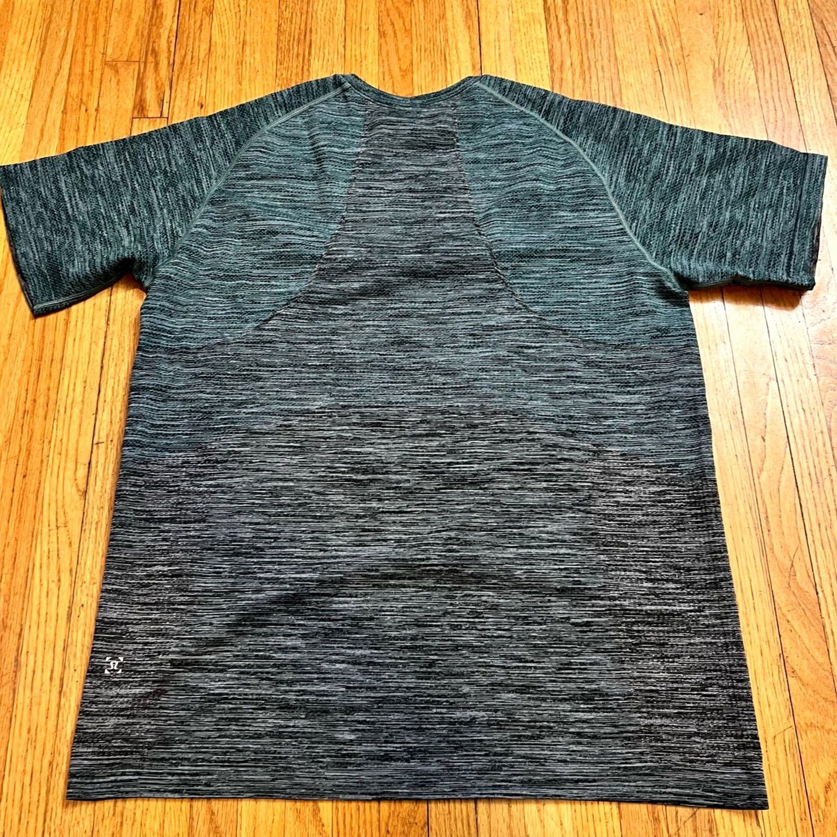 Lululemon Lululemon Shirt Mens XL Blue Metal Vent Ombr Tech Short Sleeve Hray Teal Size US XL / EU 56 / 4 - 2 Thumbnail