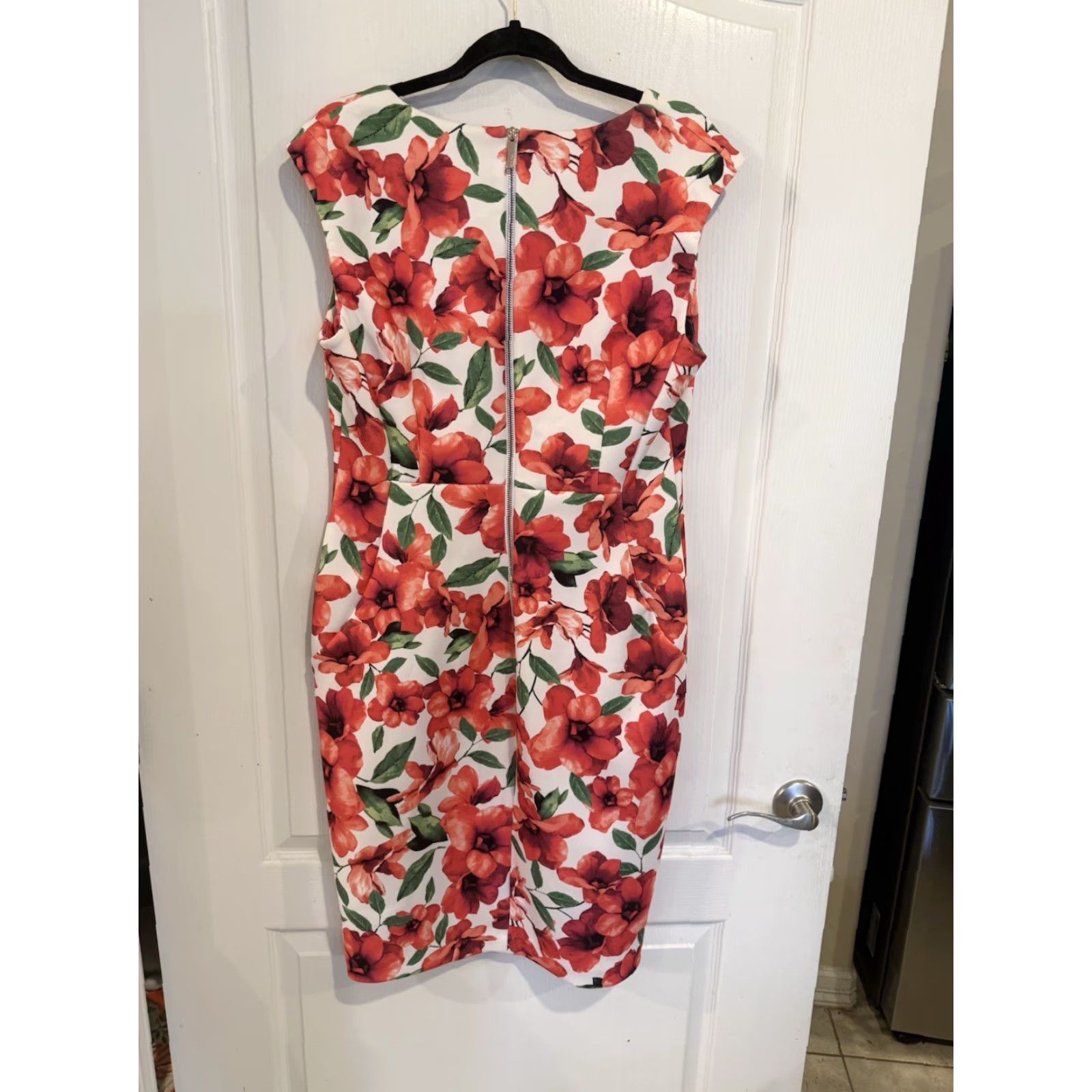 Calvin Klein Calvin Klein Sheath Dress V-Neck Sleeveless Floral Knit Knee Length Red White sz 14 Women Size XL / US 12-14 / IT 48-50 - 5 Thumbnail