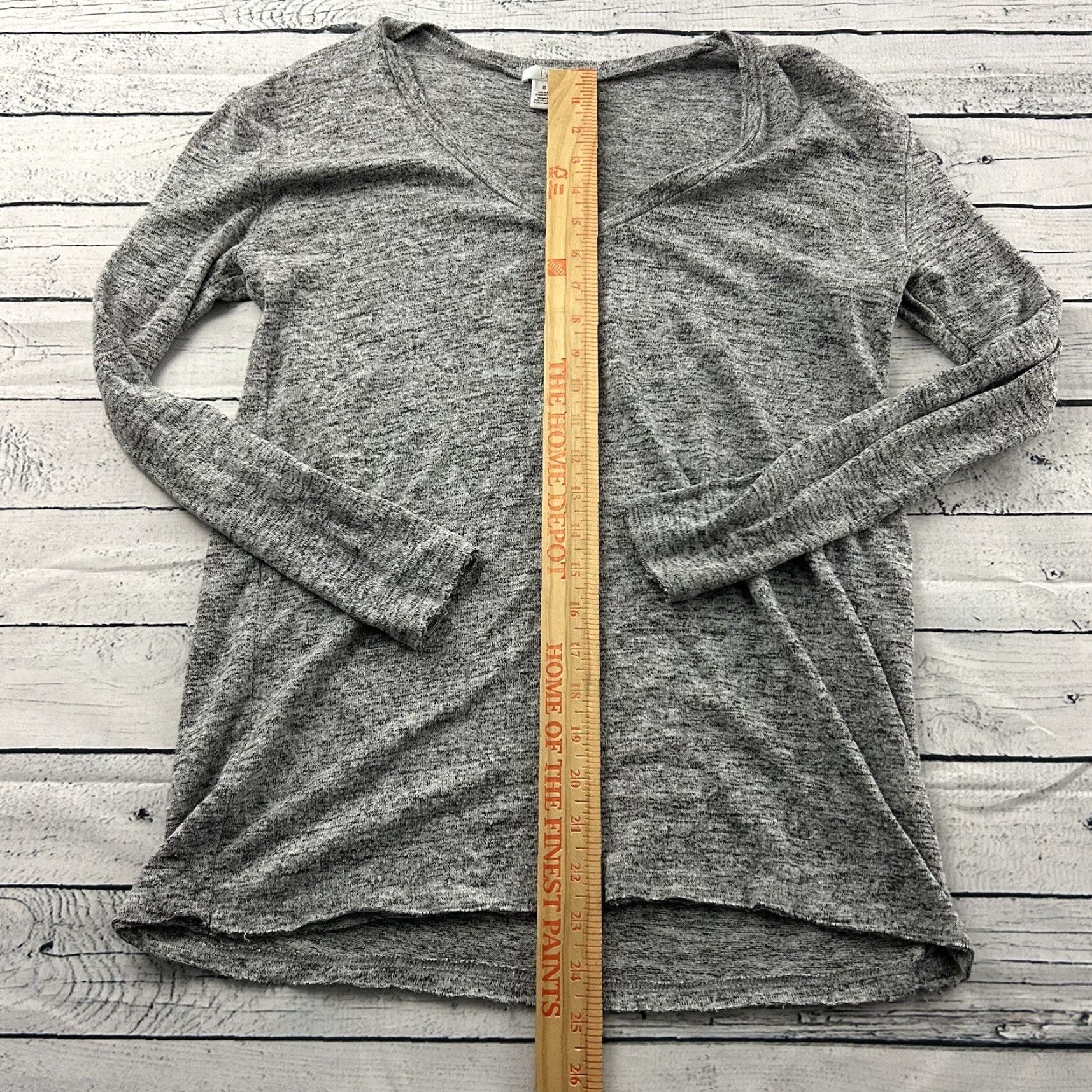 Vintage BP Gray Long Sleeve V-Neck Lightweight Sweater Top Women's XS BP Gray V-Neck Long Sleeve Lightweight Solid Shirt Womens XS Size XS / US 0-2 / IT 36-38 - 3 Thumbnail