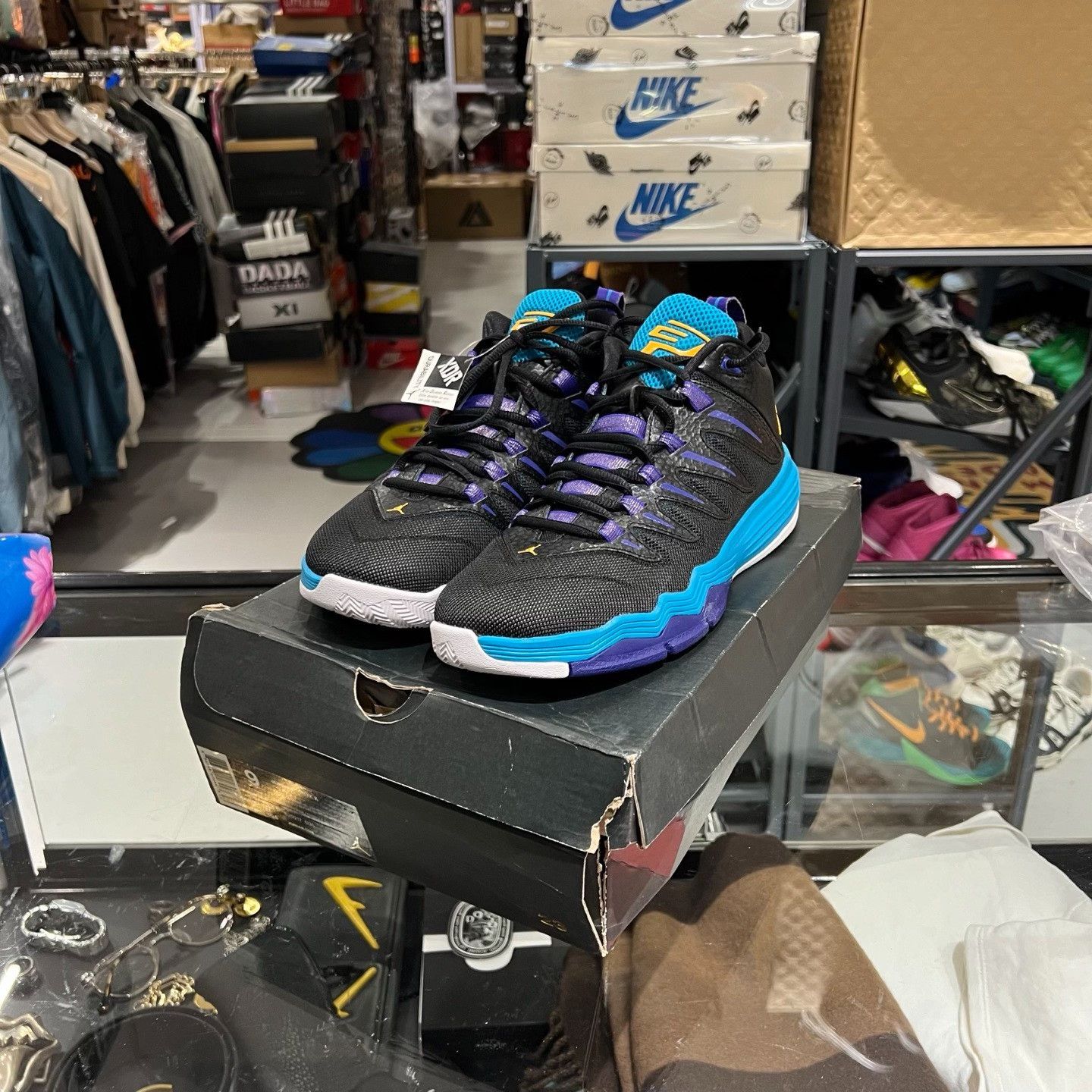 Nike Nike Lowtop Sneakers 9.5 Men Size US 9.5 / EU 42-43 - 1 Thumbnail