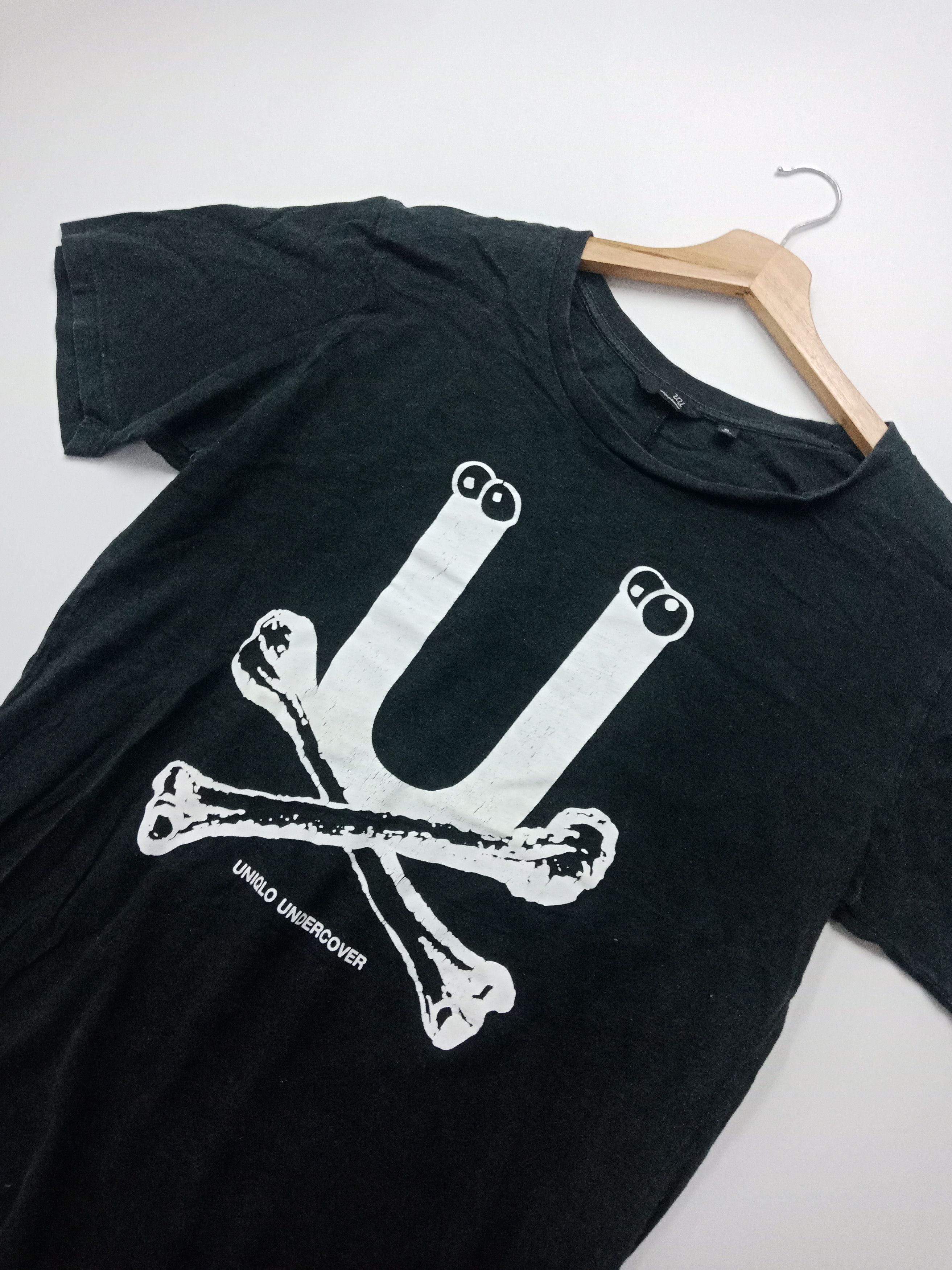 Undercover × Uniqlo Uniqlo Undercover Cross Bones #C Size US L / EU 52-54 / 3 - 3 Thumbnail