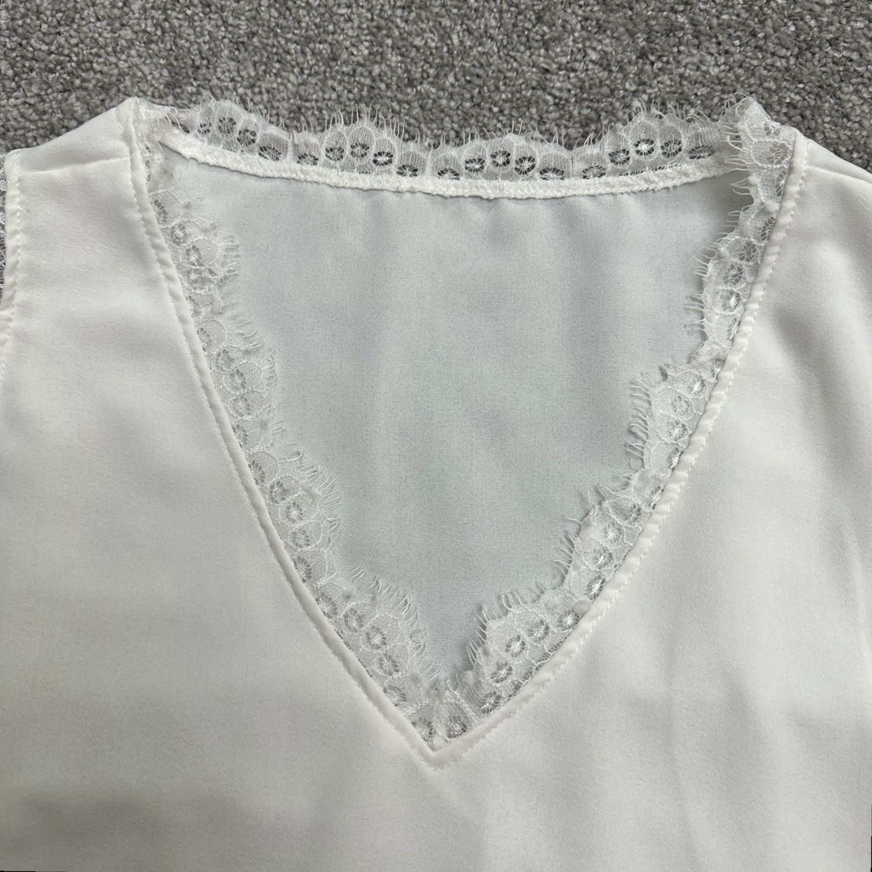 Vintage Unbranded Tank Top Blouse Womens Small White V-Neck Sleeveless Lace Trim Casual Size S / US 4 / IT 40 - 5 Thumbnail