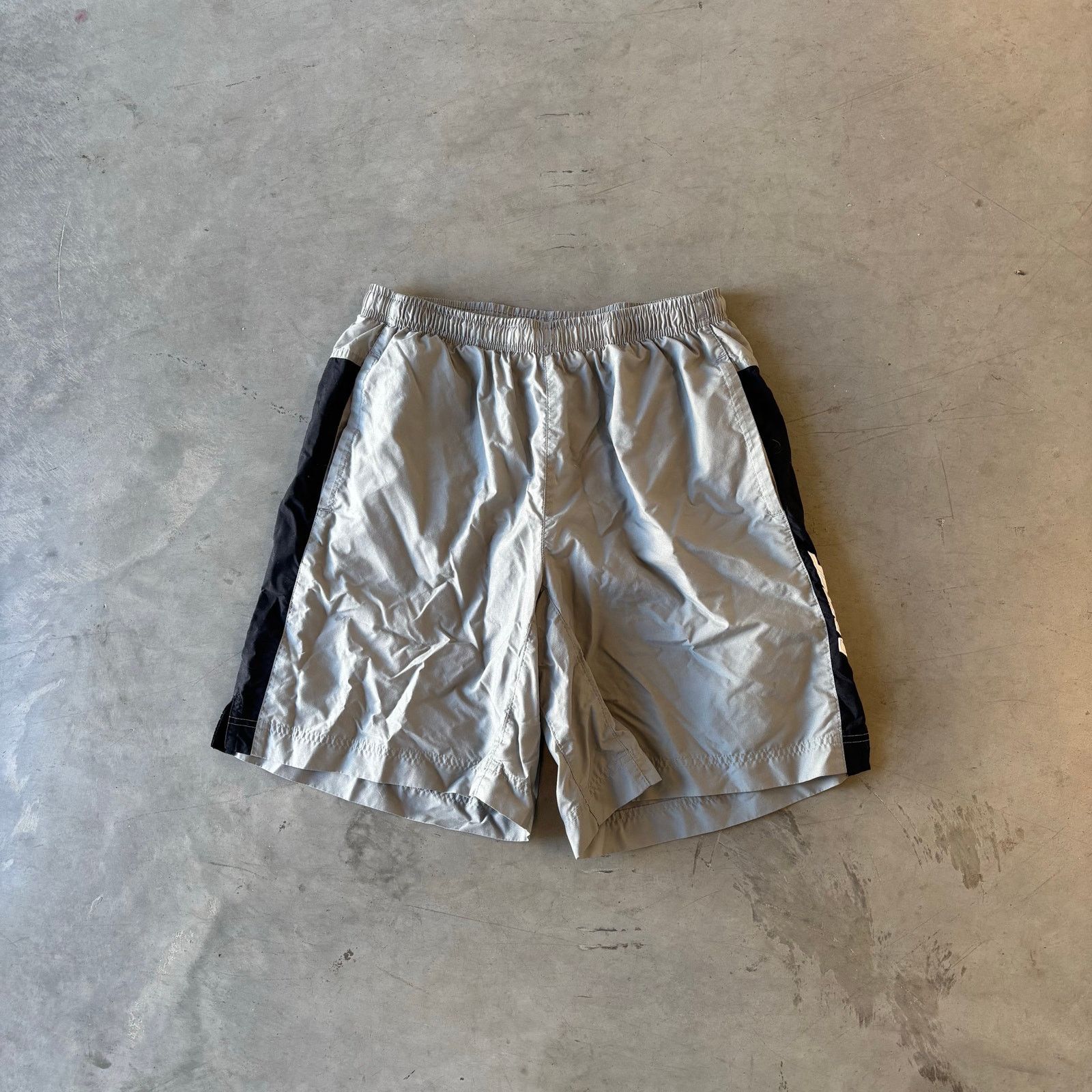 Nike Vintage 2000s Nike Shorts Size US 28 / EU 44 - 1 Thumbnail