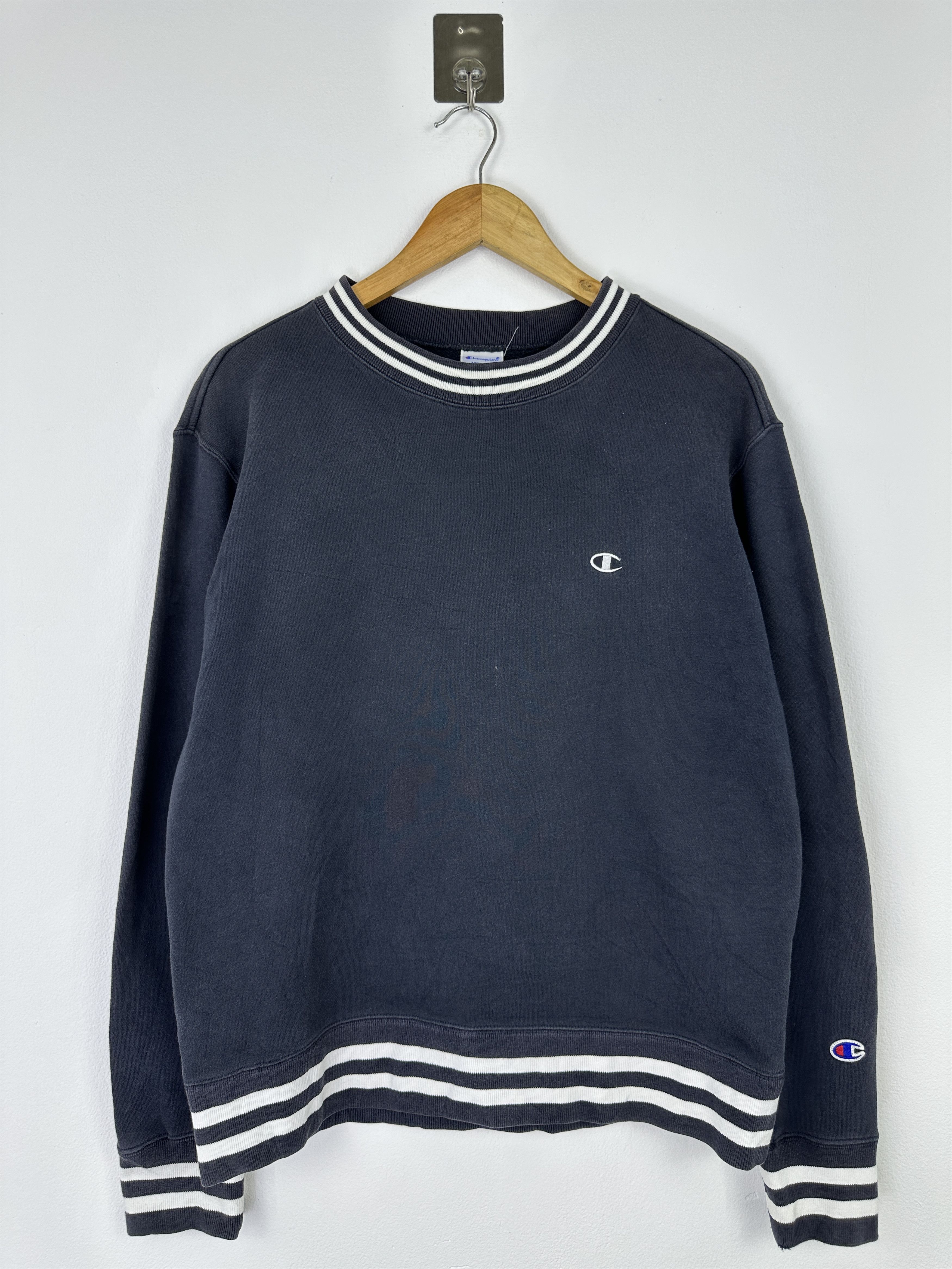 Champion Vintage Champion Striped Trim Grey Crewneck Size M BP0020 Size US M / EU 48-50 / 2 - 1 Thumbnail