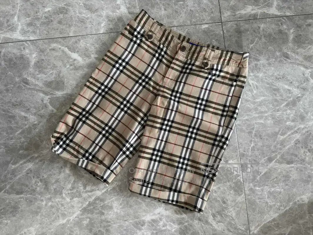 Burberry Burberry Women's Khaki Wool Blend Shorts. Size 23" - 1 Thumbnail