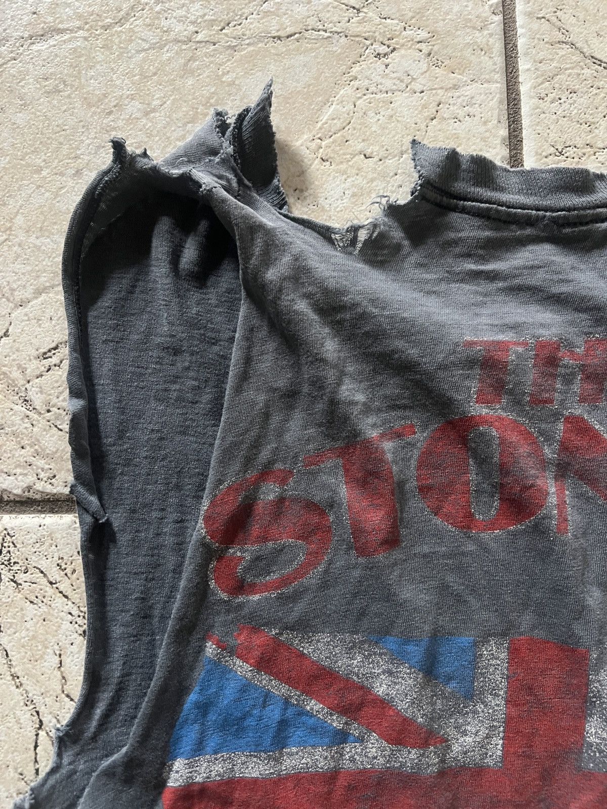 The Rolling Stones × Vintage Vintage Thrashed Faded 1981 Rolling Stones Chopped Tank Top Size US M / EU 48-50 / 2 - 5 Thumbnail