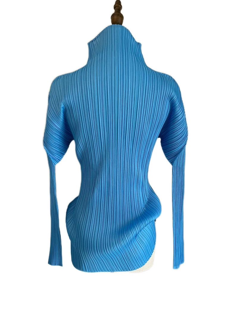 Issey Miyake Issey Miyake size:3 Blue pleated right-shoulder long-sleev Size XS / US 0-2 / IT 36-38 - 2 Thumbnail