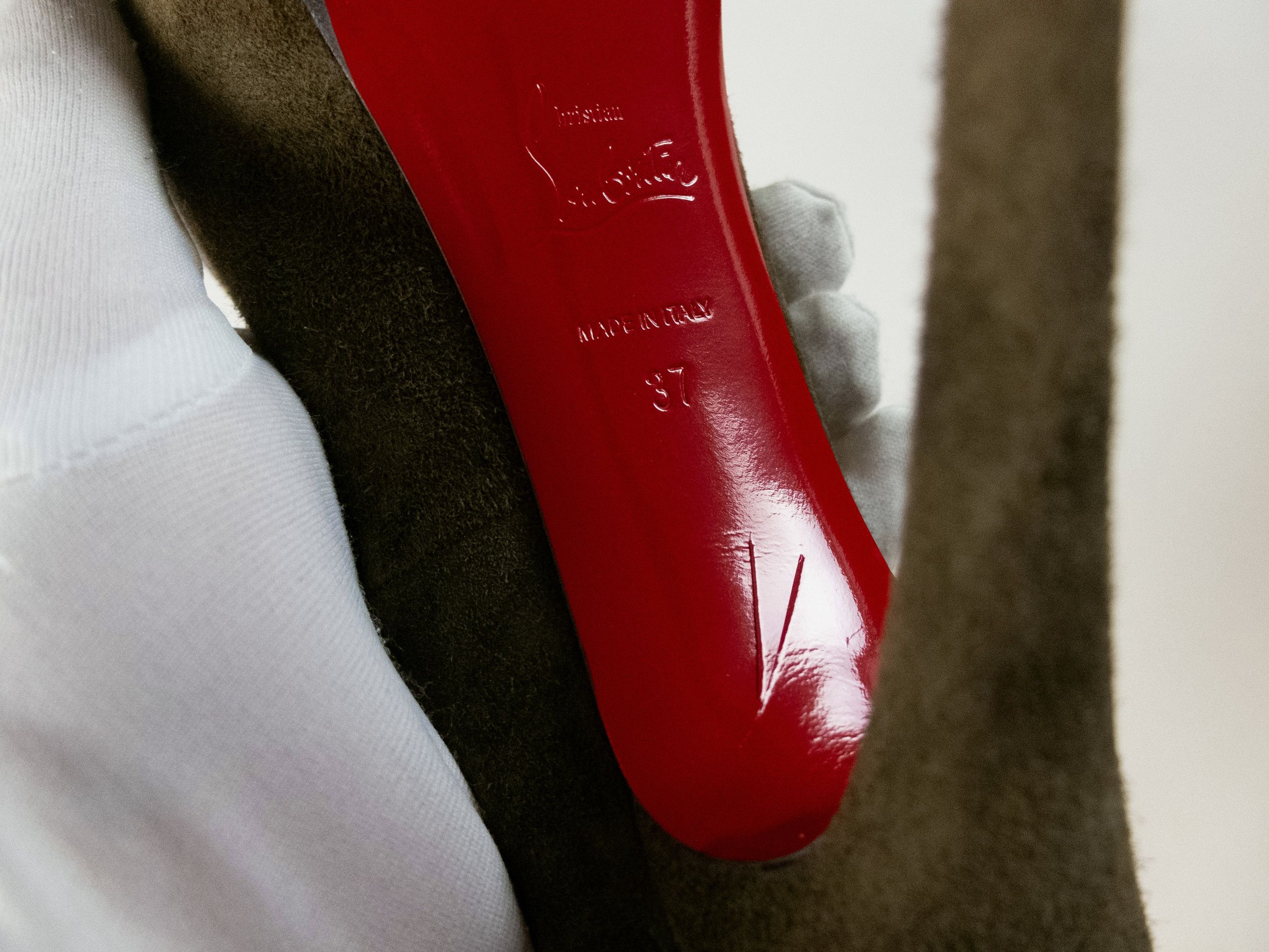 Christian Louboutin CHRISTIAN LOUBOUTIN Palais Royal green suede pumps 7 37 Size US 7 / IT 37 - 9 Thumbnail