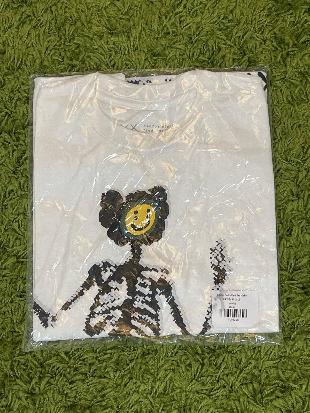 Kaws Kaws x Cactus Plant Flea Market Tee Size Small Size US S / EU 44-46 / 1 - 1 Thumbnail