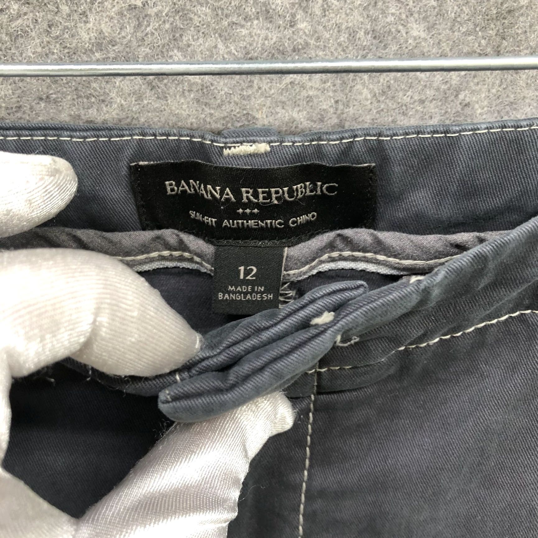 Banana Republic Banana Republic Slim Fit Authentic Chino Pants Womens 12 Cropped Gray Size 12 Cotton Blend Flat Front Crewneck? Size 34" / US 12 / IT 48 - 6 Thumbnail