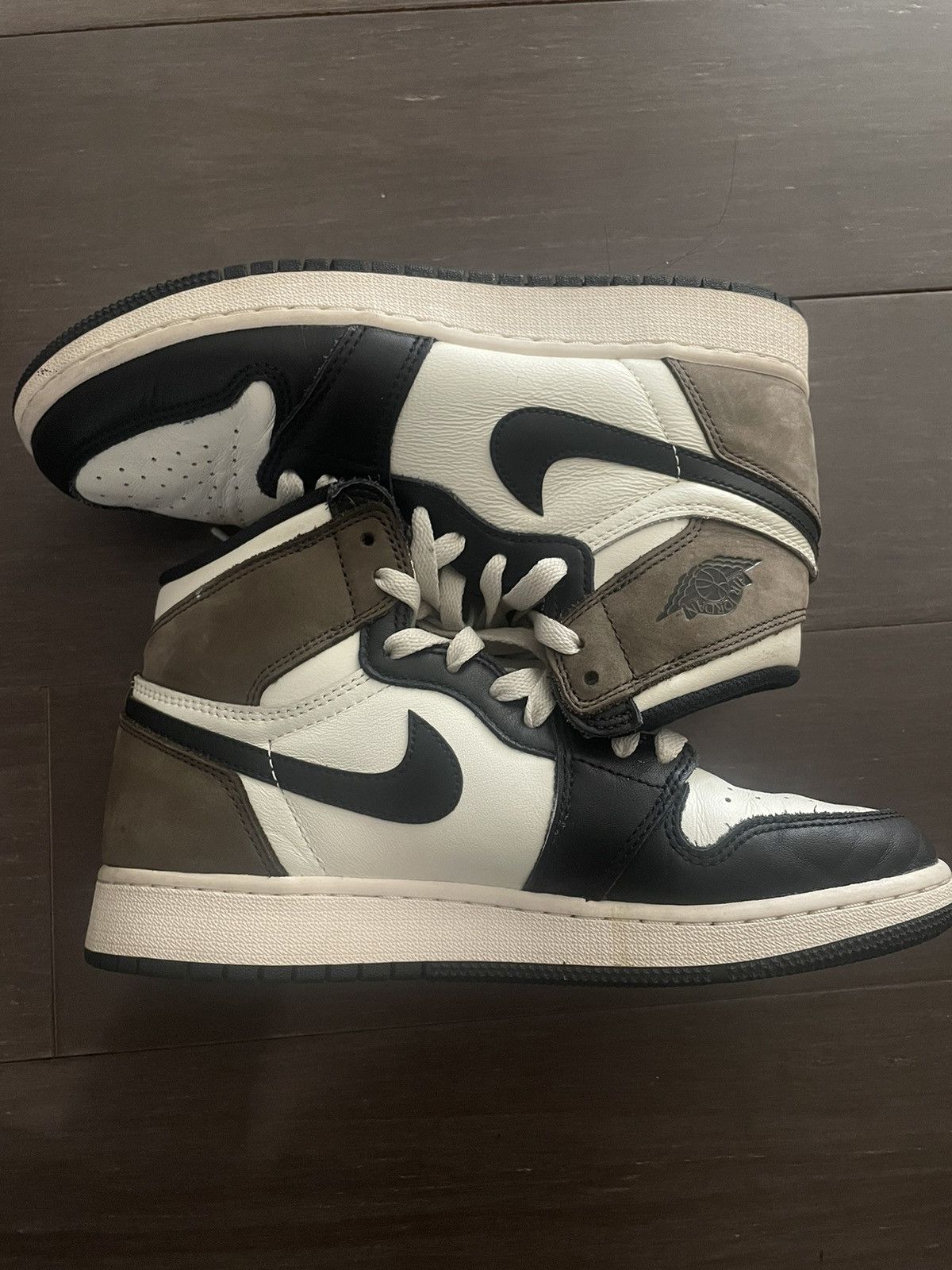 Jordan Brand Air Jordan 1 Dark Mocha (GS) Size US 5.5 / EU 38 - 1 Thumbnail