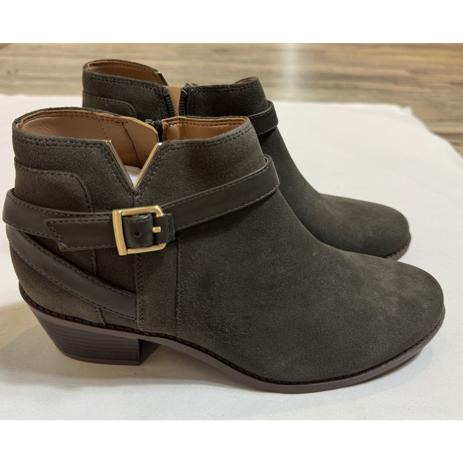 Vionic Vionic Farrah ankle boot khaki green suede Women’s Size 7.5 Size US 7.5 / IT 37.5 - 5 Thumbnail