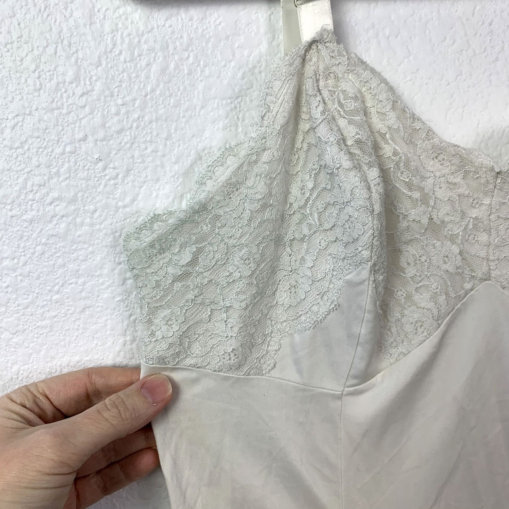 Vintage VINTAGE Ivory Full Slip Dress Lace Trim Adjustable Straps Women's Intimates Size S / US 4 / IT 40 - 2 Thumbnail