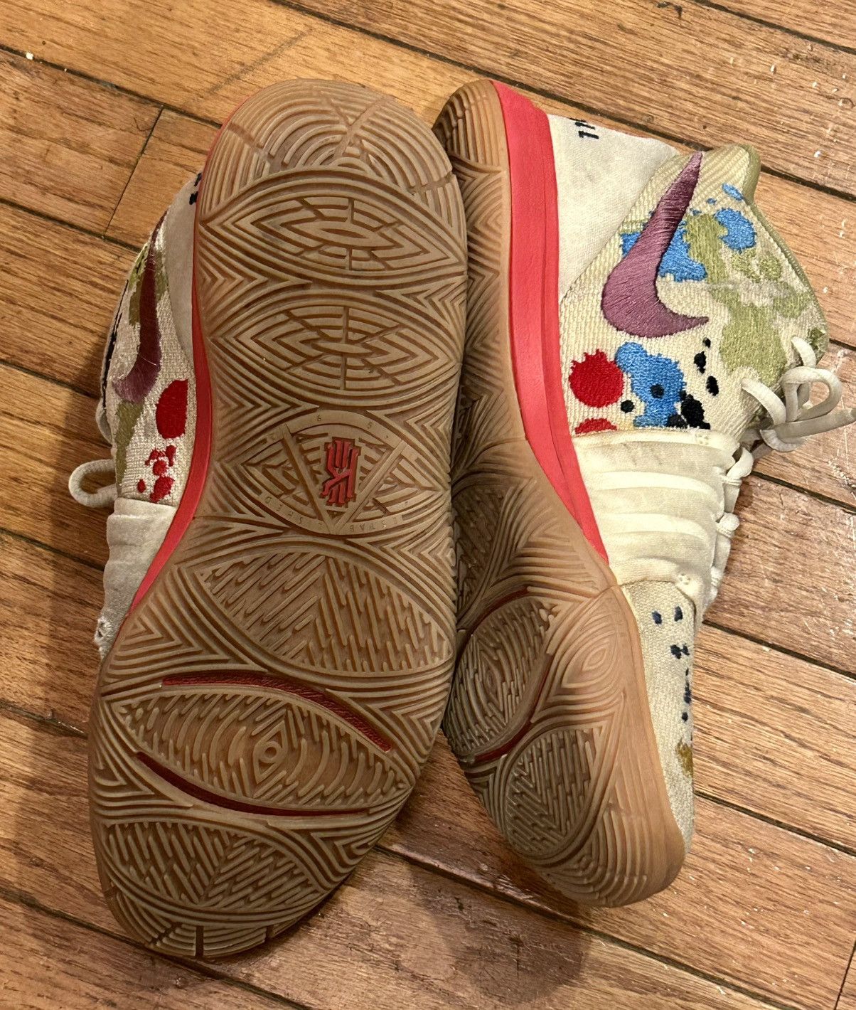 Nike Nike Kyrie 5 x Bandulu Size US 7 / EU 40 - 9 Thumbnail