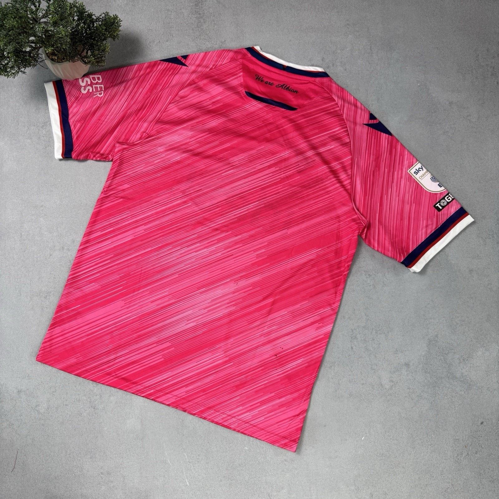 Macron West Bromwich Albion 2025-2026 Pink Soccer Jersey Size XL Size US XL / EU 56 / 4 - 12 Thumbnail