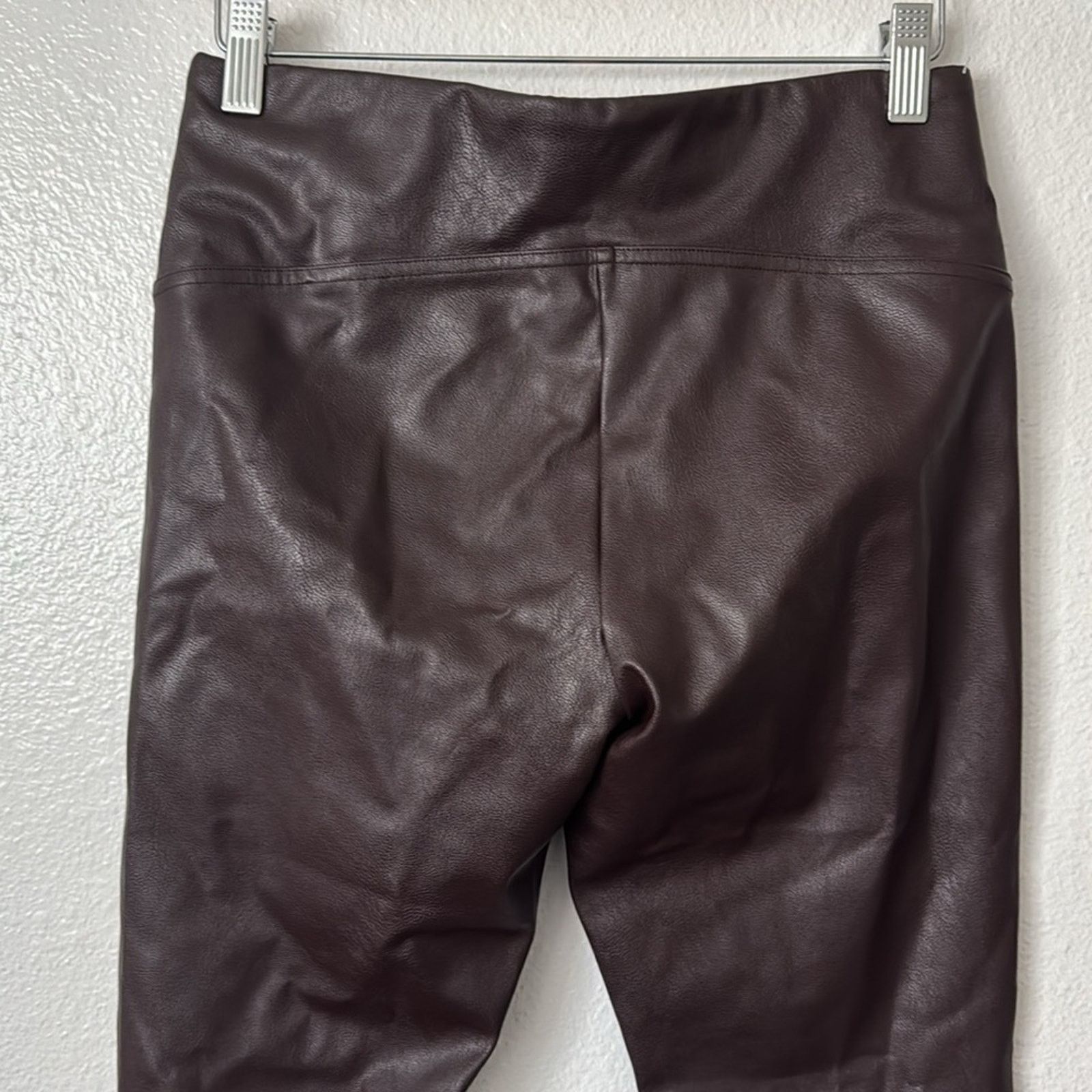Spanx Spanx S Faux Leather Front Slit Leggings in Cherry Choc. Size 26" / US 2 / IT 38 - 8 Thumbnail