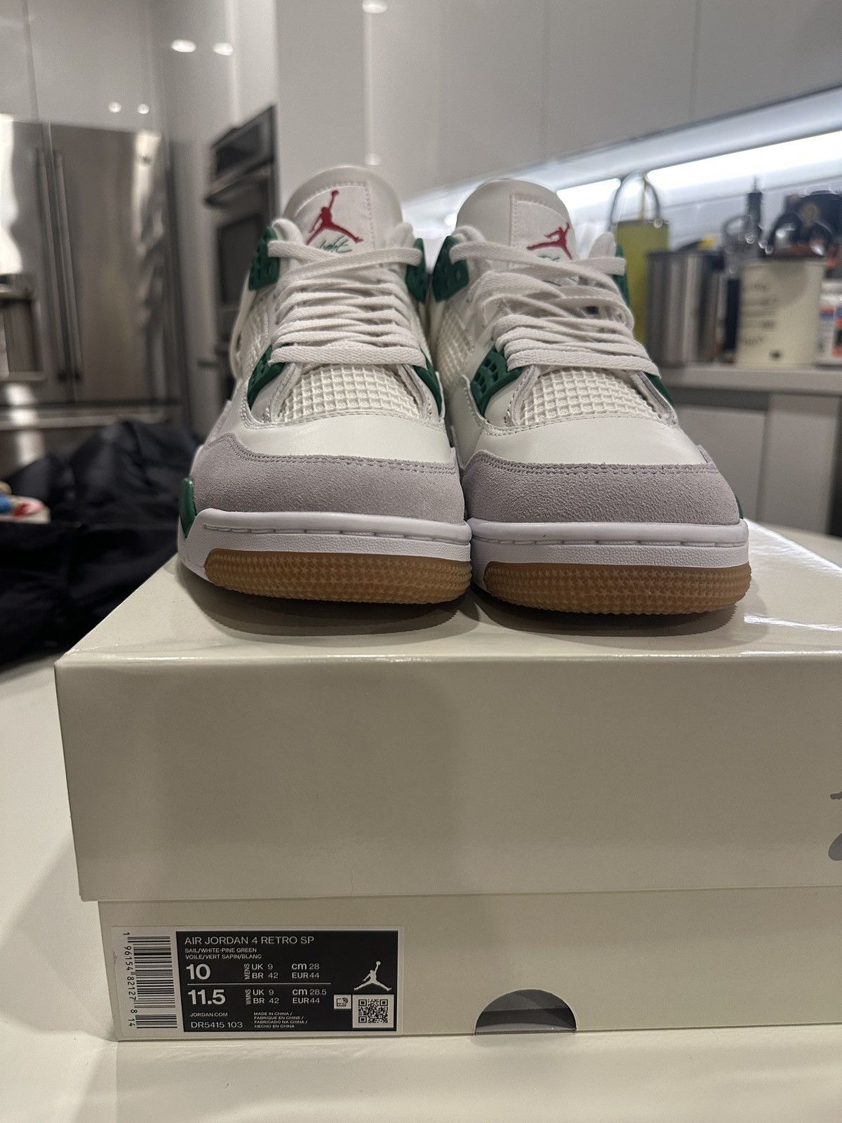 Nike SB Nike jordan 4 sb pine green Size US 10 / EU 43 - 7 Thumbnail