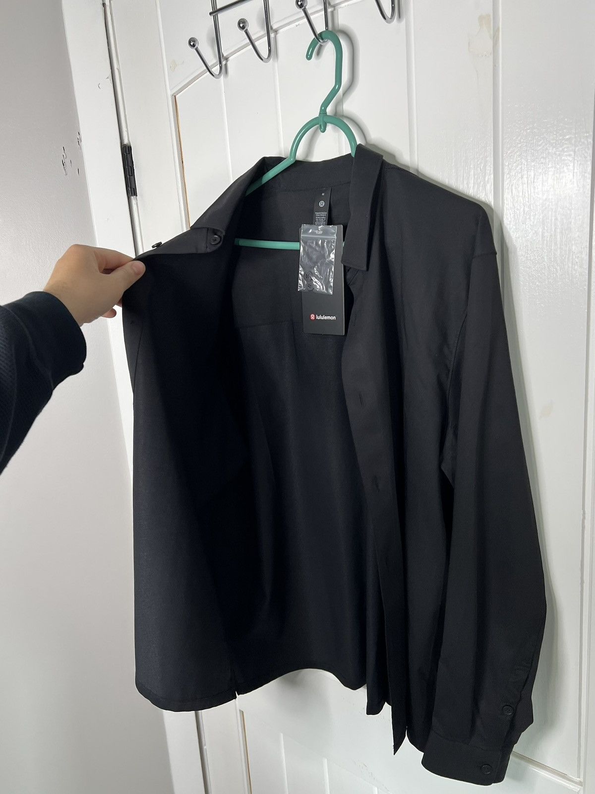 Lululemon Lululemon Relaxed FitLongSleeveButtonUpShirtMen'sMediumBlack Size US M / EU 48-50 / 2 - 2 Thumbnail