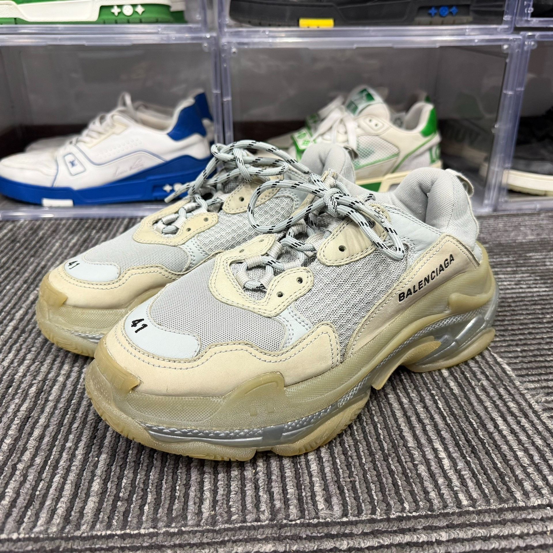 Balenciaga Balenciaga Beige Lowtop Sneakers 8 Men Size US 8 / EU 41 - 1 Thumbnail