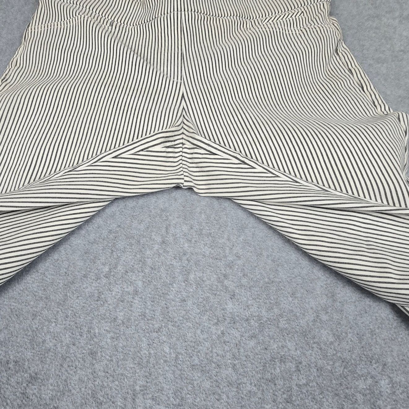 Anne Klein Anne Klein 12 Beige Charcoal Stripe Slim Pull On Crop Pants Size 34" / US 12 / IT 48 - 5 Thumbnail
